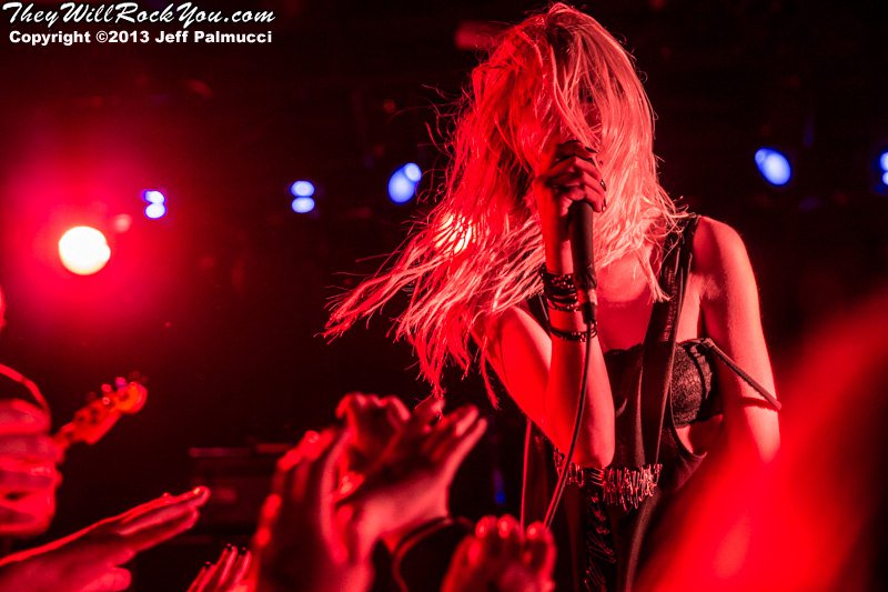 moreblack666's tweet photo. #theprettyreckless #taylormomsen #goingtohelltour https://t.co/HrJRin9z9g