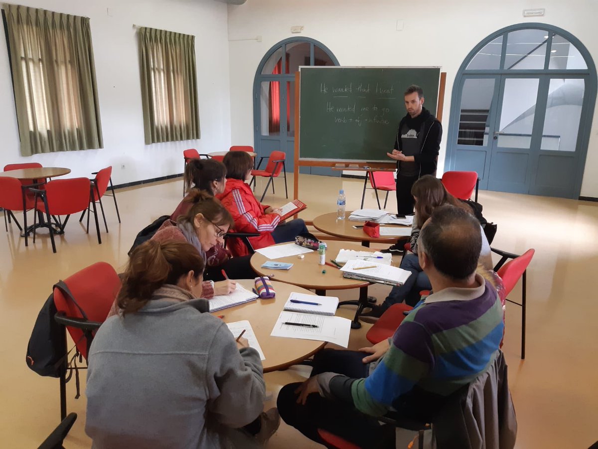 GVAivaj's tweet photo. El taller d’anglès per a professionals de #Joventut a Alborache d’este cap de setmana està resultant tot un èxit!
#IdioMesPlus Congratulations! 😄 https://t.co/Mq96PNVUgG