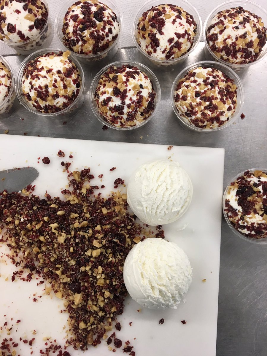 SingingHillsMN's tweet image. Getting ready for #ThanksgivingMarket at @KeepsakeCidery All preparations should start with cheese and cider!! 🥂🧀Hope to see you there @newsnorthfield @NorthfieldPatch @ThisIsNFLD #cheese #CranberryWalnut #local