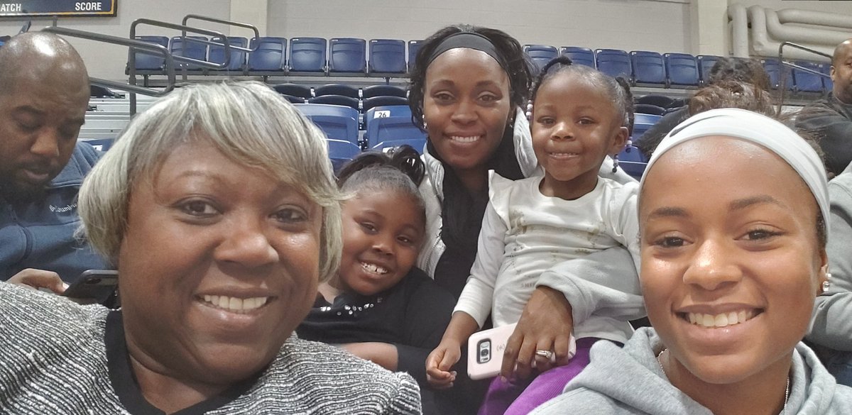 beckettfans's tweet image. Ceejas Girls being cheerleaders at game #groupies #goCUA @_cieraalovee  @_cJSb