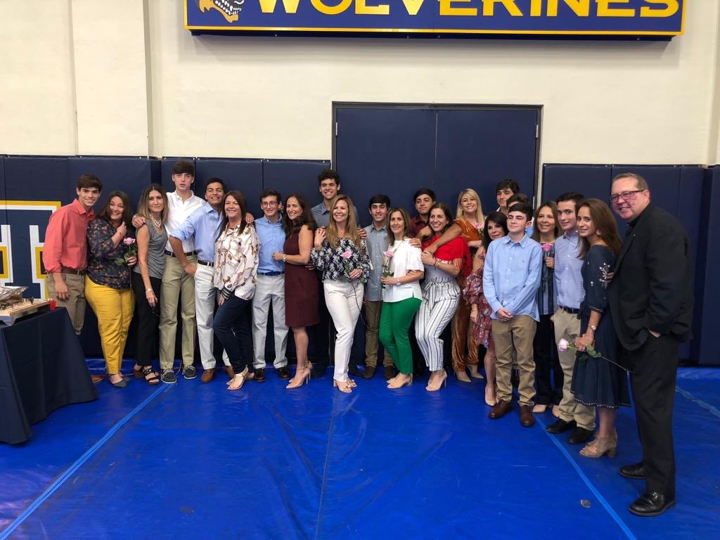 RowBelen's tweet image. As the fall season comes to an end our sophomore rowers celebrated a beautiful Mother and Son event yesterday with Fr. Willie at #BelenJesuit. #RowBelen