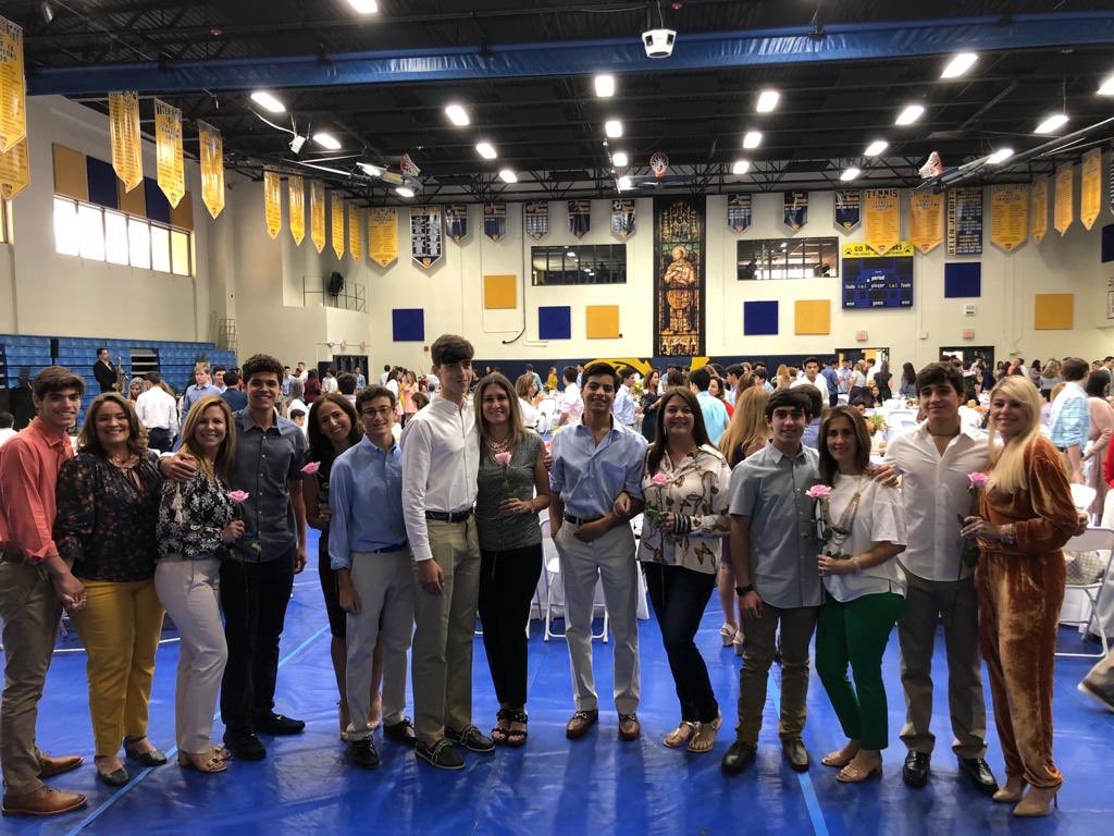 RowBelen's tweet image. As the fall season comes to an end our sophomore rowers celebrated a beautiful Mother and Son event yesterday with Fr. Willie at #BelenJesuit. #RowBelen