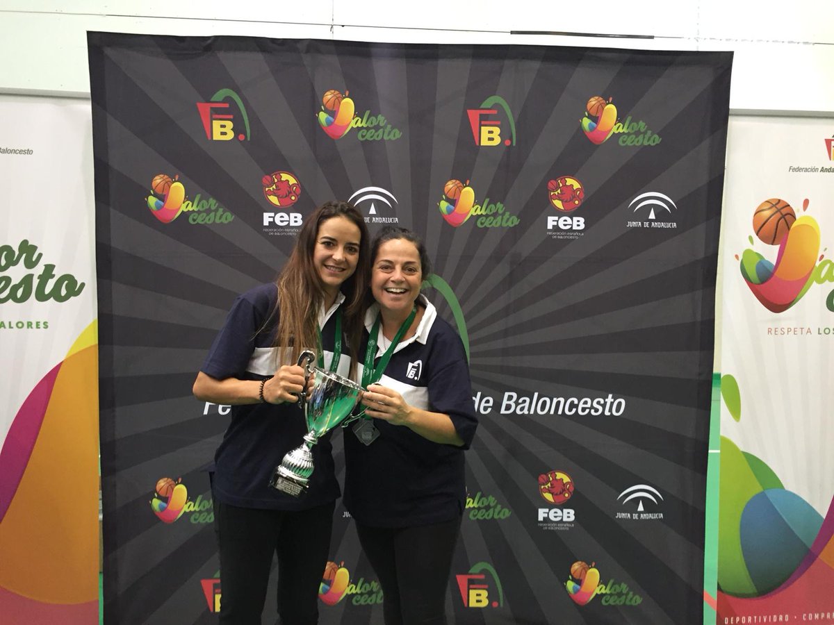 BaloncestoSev's tweet photo. Nuestras entrenadoras del #BetisBaloncesto, Reyes Urbano y Estefanía Solís, subcampeonas de Andalucía con la selección de @SevillaFaB en el #CASEBA2018 👏
Felicidades y enhorabuena a @FAB_Malaga 🏆 https://t.co/wYsWpO6bmF