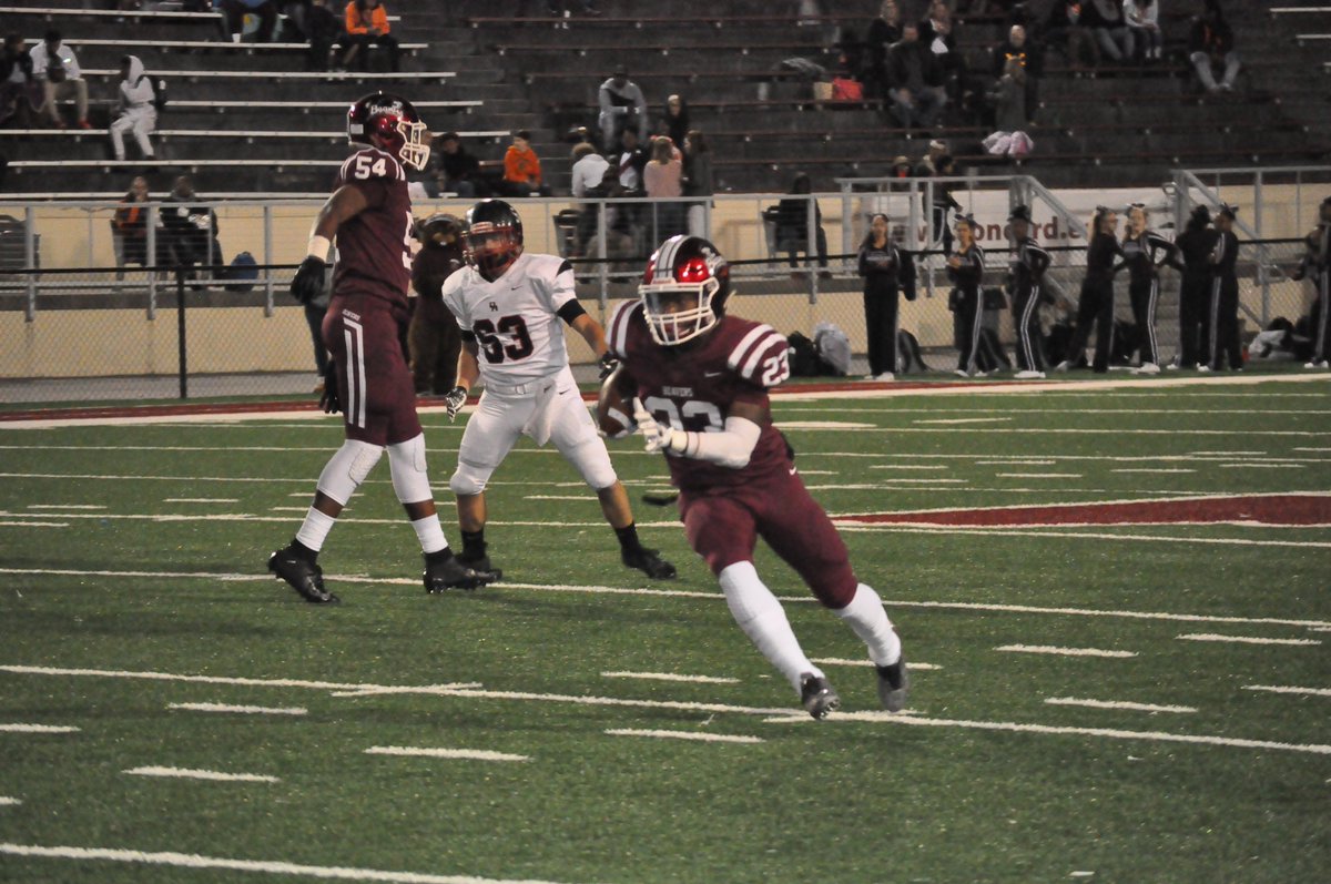 MetroNewsSports's tweet photo. Class AA semifinal:
(3)Bridgeport at (2)Bluefield
Friday, 1:30pm
#wvprepfb https://t.co/dDPFhNlFXS