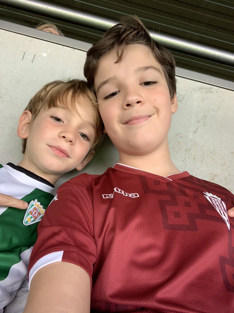 Catalega's tweet photo. ¡¡¡¡Vamos @Cordobacfsad!!!!
#SelfieBlanquiverde https://t.co/wyCWz2syAT
