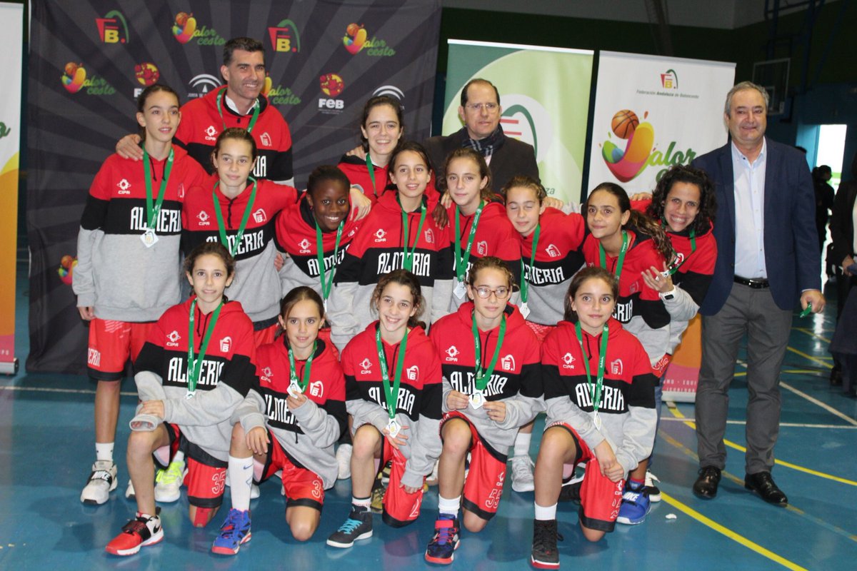 garruchabasket's tweet photo. Orgullo de selección @AlmeriaFAB increíble 4º puesto, orgullo de Paula poniendo su grano de arena al equipo ⛹🏼♀️y orgullo de entrenadores que les han hecho crecer a todas como jugadoras y como personas. Gracias 😊 #CASEBA2018 @FAB_Andaluza https://t.co/NjwkpjIFfr
