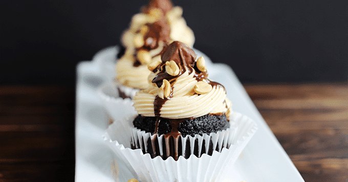 TweetMyCraft's tweet image. Snickers Cupcakes buff.ly/2QLjpUI