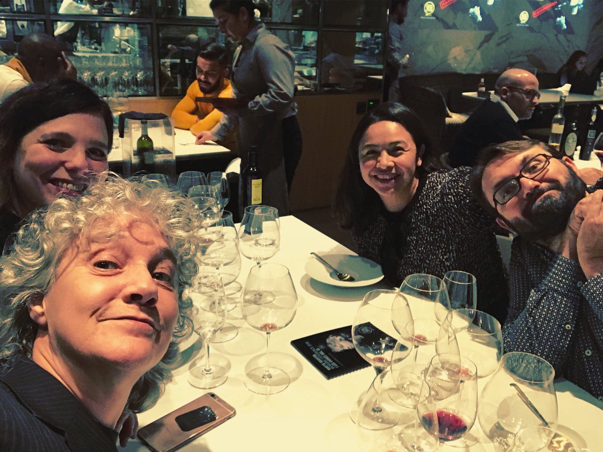 tweetmartiniano's tweet photo. preparando la MONVÍNIC EXPERIENCE del martes con el sommelier cèsar cànovas... 
cada vino, según su aroma, cuerpo, concepto de elaboración e historia, me sugiere un cante. 
luego, ariadna julian nos deleitó con una cena deliciosa. 
una experiencia increíblemente hermosa y sensual https://t.co/oYNWs5jjd1