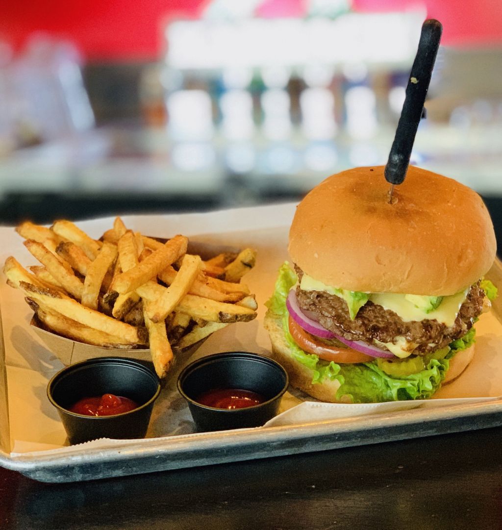 chicagoibp's tweet photo. Our burgers are always the perfect meal 😍😍 

#burger #foodies #foodie #foodpics #foodphotography #food #foodporn https://t.co/5NUTSGlR3y