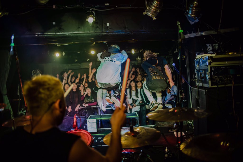 __NOISEMAKER's tweet photo. THANK YOU 新潟! THANK YOU Survive Said The Prophet!
新潟もとても熱い日になりました！皆んなありがとう！
誘ってくれたサバプロ、そして3日間一緒だったKEEP YOUR HANDs OFF MY GIRL
ありがとう！また必ず！
📸 by @vagabond_51 https://t.co/qunvZGNrRv