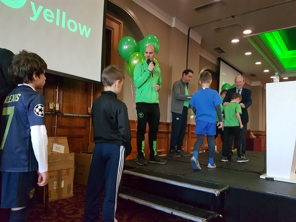 Lakelands_FC's tweet photo. U9 getting their medals #eos18 #llfc https://t.co/ysYZxhMqSe