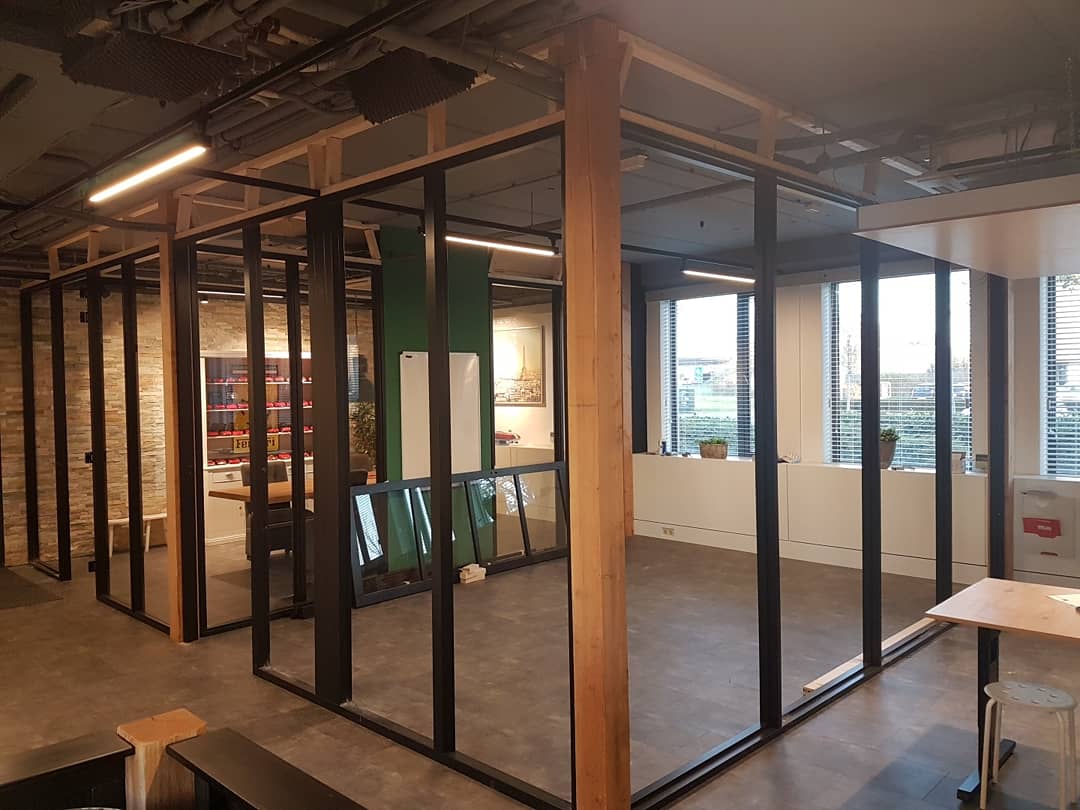 Momenteel wordt er druk gewerkt aan onze 2 verhuurunits. Er is nog altijd 1 unit te huur van 19m2. Voor info bjorn@bouw-huis.nl