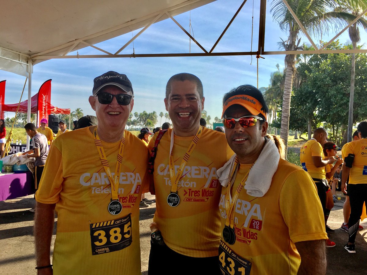 PedroHacesSordo's tweet photo. Llegando a la meta 5km de la #CARRERATELETON 2018 #Acapulco a beneficio del @CRITGuerrero @PauloMercado75 https://t.co/JsSoD6qoHd
