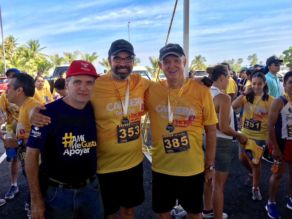 PedroHacesSordo's tweet photo. Llegando a la meta 5km de la #CARRERATELETON 2018 #Acapulco a beneficio del @CRITGuerrero @PauloMercado75 https://t.co/JsSoD6qoHd