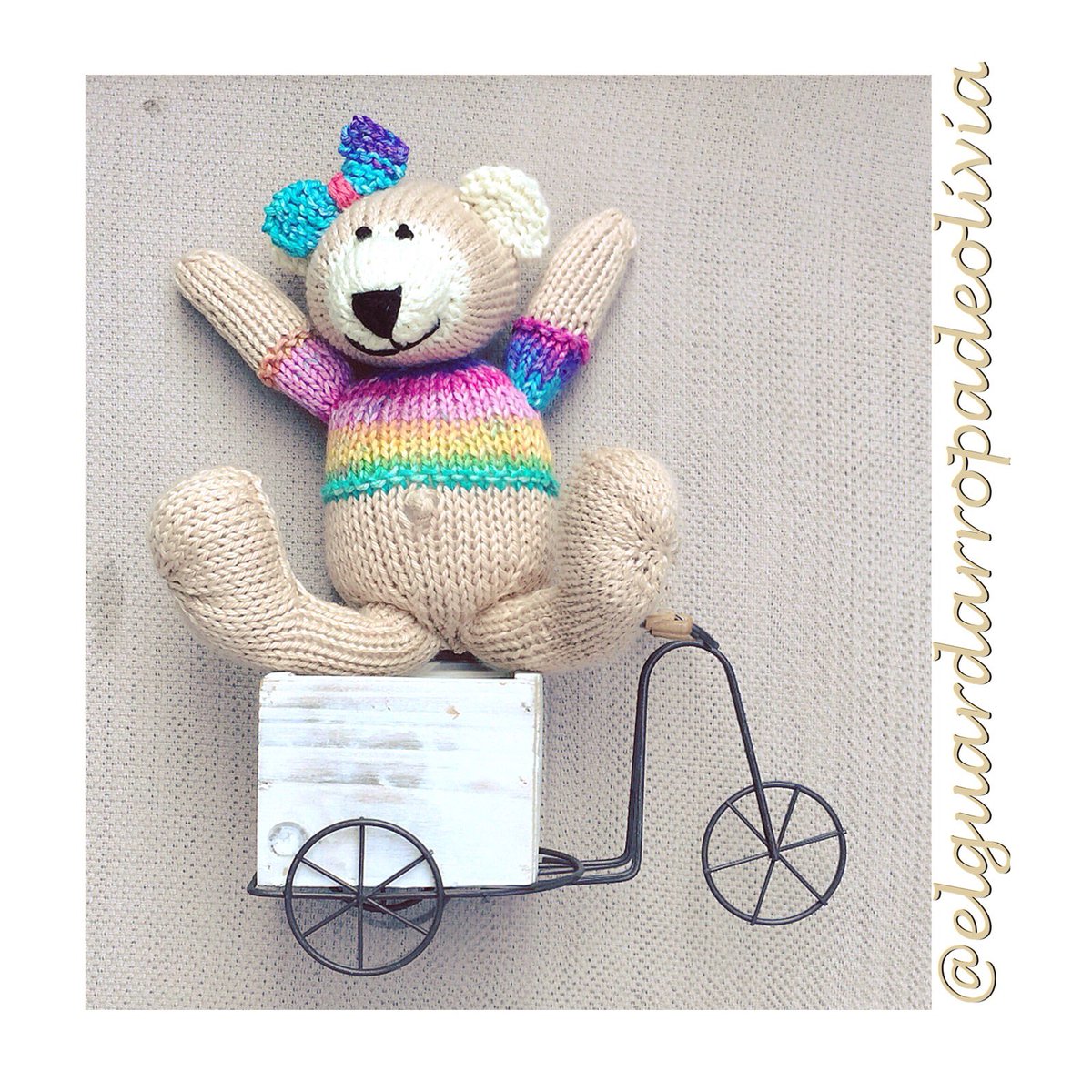 Domingos de primavera. 
#knitting #knit #organic #organiccotton #bear #teddybear #knittedanimals #shoplocal #slowfashion