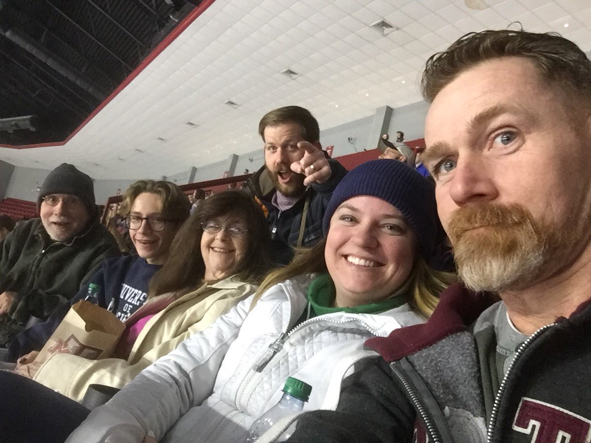JasonCarlson77's tweet photo. Let’s go Umass!! @UMassHockey #unitethemasses https://t.co/kT5KxYkG5A