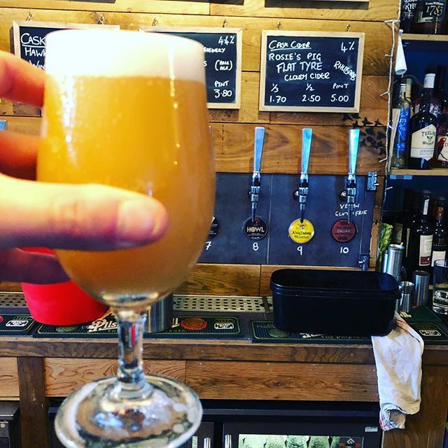 Bagofhops's tweet photo. @blacksheepbrewery & their milkshake IPA - incredibly seeet and thick and a good effort - at the ever impressive @starlinghgte #beer #craftbeer #untappd #dddecent #instabeer #instabeerofficial #beerstagram #beersofinstagram #beerlover #beergeek #juicebom… https://t.co/DCUmW5PhoD https://t.co/idciprDIa4