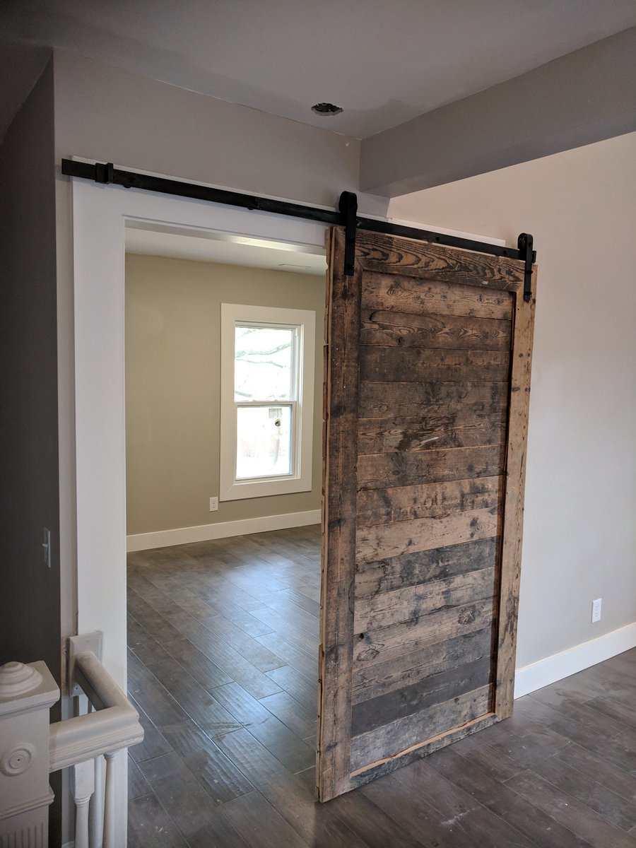 ShawnQuilty's tweet photo. @downtownbrantfd #WLUbrantford executive loft rental, quartz countertops modern kitchen, lots of natural light, located in #brantford University district , 20 foot high ceilings https://t.co/oXzDB9L2M9