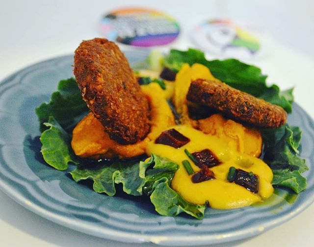 ts_a_casa's tweet photo. Esa é a proposta de #tsacasa que sai da nosa mini cociña e das mans de Juan e Manuela para o #santiagoétapas @santiagoetapas Petisco Galego 100% apto é o seu nome e só podemos falar que sabe a Cocido e que está deliciosa 😋 •
•
•
#amazoniascq #vexetar… https://t.co/RqWV0xmoxf https://t.co/9J9n6JeTkF