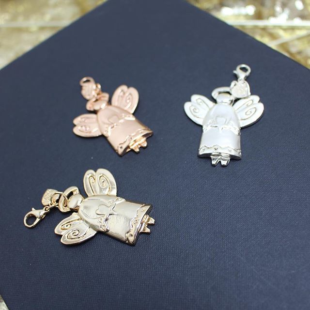 GETestilo's tweet photo. Angel Charm 💫 Gold-Silver-Rose gold 💫
Alışveriş için https://t.co/otR1GqgCYC yi ziyaret edin
Global Instagram Page ➡ @getestiloworld
.
.
.
.
.
.
.
#getestilo #getestilogirl #planner #ajanda #hayatplanlayıcı #tarihsizajanda #ajandam #ajanda2018 #aja… https://t.co/Bq7cArWVOx https://t.co/vgEf91TFk6