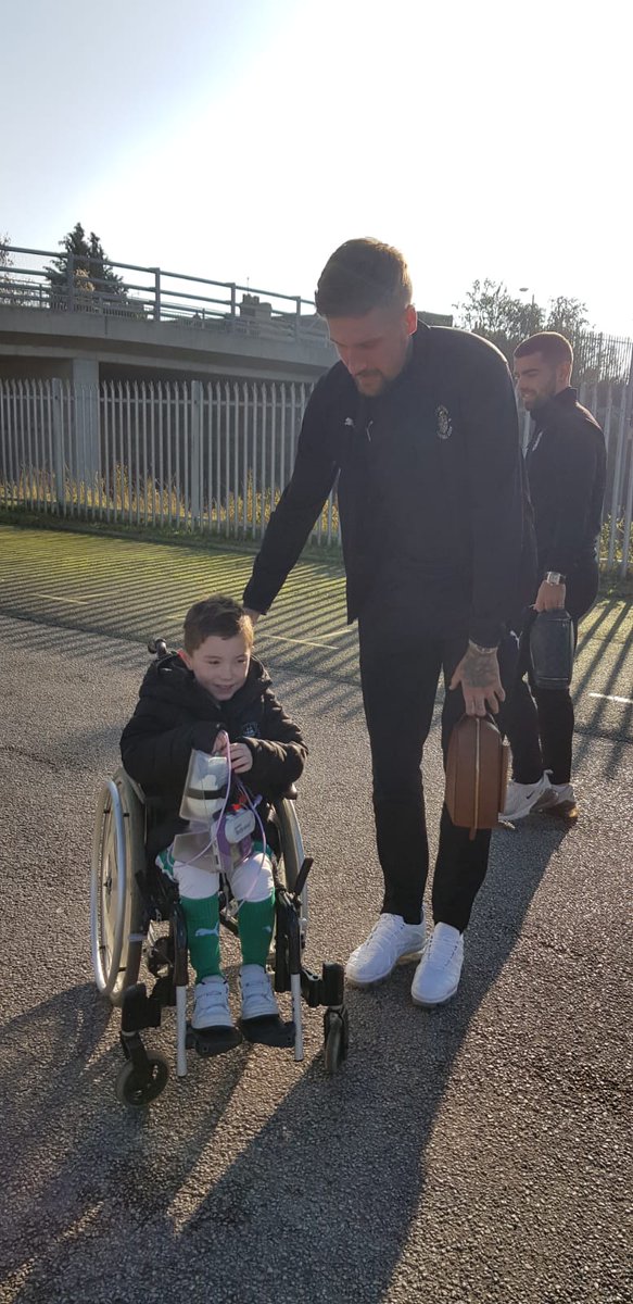 AndrewW88791979's tweet photo. @LutonTown what old fashioned football is all about.
Enter through someone's back garden lovely old stadium with character 
Friendly welcome 
Not quite such a friendly team I mean 5-1 at least give us a Chance!!
Great day apart from result 
Well done Luton town football club https://t.co/vwIvXLwuDi