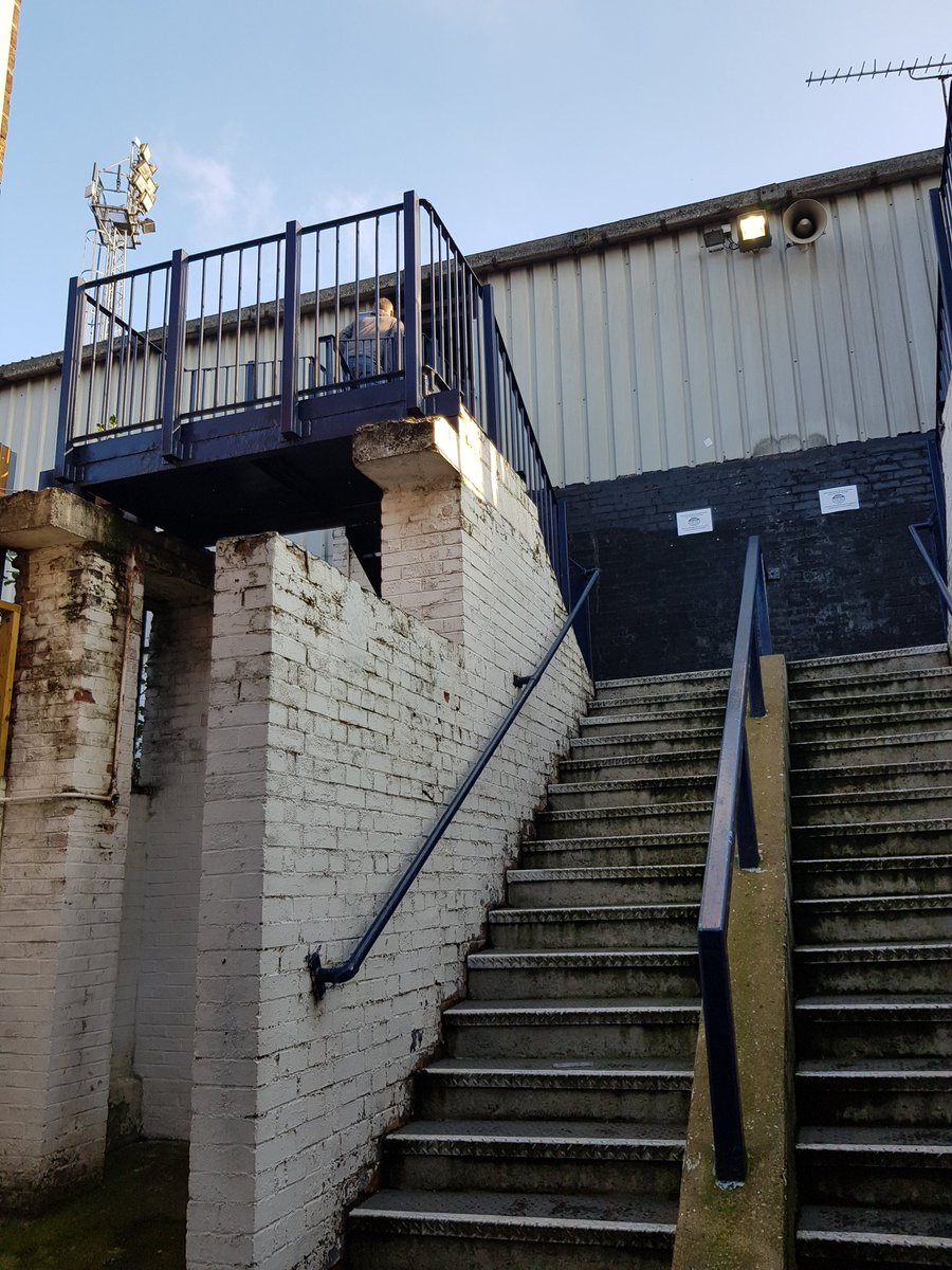 AndrewW88791979's tweet photo. @LutonTown what old fashioned football is all about.
Enter through someone's back garden lovely old stadium with character 
Friendly welcome 
Not quite such a friendly team I mean 5-1 at least give us a Chance!!
Great day apart from result 
Well done Luton town football club https://t.co/vwIvXLwuDi