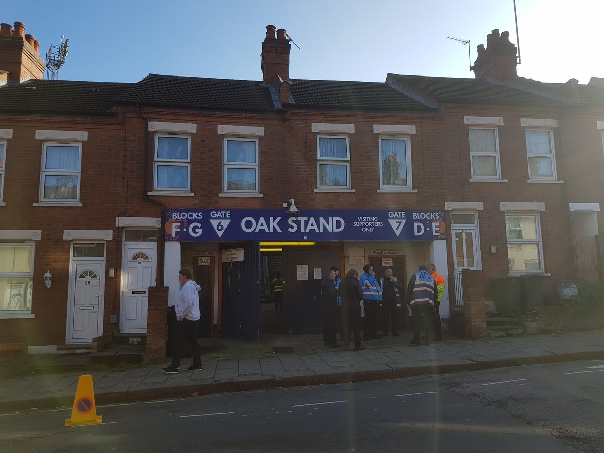 AndrewW88791979's tweet photo. @LutonTown what old fashioned football is all about.
Enter through someone's back garden lovely old stadium with character 
Friendly welcome 
Not quite such a friendly team I mean 5-1 at least give us a Chance!!
Great day apart from result 
Well done Luton town football club https://t.co/vwIvXLwuDi