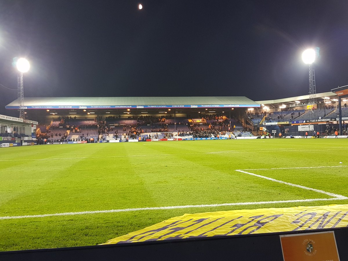 AndrewW88791979's tweet photo. @LutonTown what old fashioned football is all about.
Enter through someone's back garden lovely old stadium with character 
Friendly welcome 
Not quite such a friendly team I mean 5-1 at least give us a Chance!!
Great day apart from result 
Well done Luton town football club https://t.co/vwIvXLwuDi