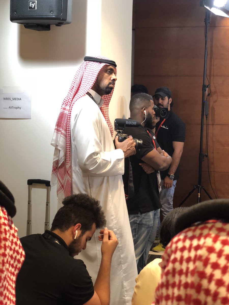 JordanDyke2's tweet photo. Throwback to sneaking in the Smith @WBSuperSeries press conference and getting a pic of @KuganCassius dressed in the local attire 😂😂 #grovessmith #jeddah https://t.co/Kb3WOPJoXM