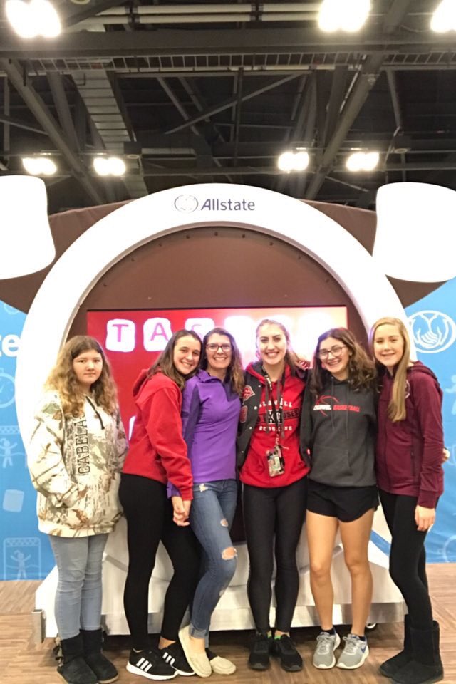 AbbyCrock1's tweet photo. Zoey had a great time running her first 15k this morning with some of her teammates and best friends. They missed their girls who couldnβt make it. They all did awesome! She said it was so much fun. #hotchocolate15k #futuremarathoner π«β€οΈ @zoeycrock https://t.co/2p8QMTcScv