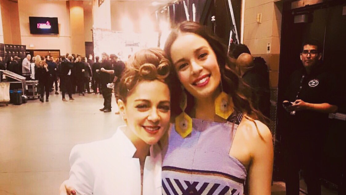 EstudioAllaire's tweet photo. Nuestras alumnas @madameperine y @lafourcade en los @LatinGRAMMYs. ¡Felicidades Natalia y Cata! ❤️🙌🏽💃🏼👏🏽 #LatinGRAMMYs #LatinGrammys2018 https://t.co/DFHwiI44r7