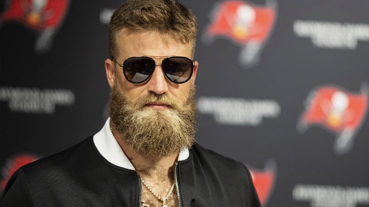 vipstrippers's tweet image. When he #JumpedTheShark  thanks to ⁦@jonhein⁩ for the legendary term #bucs #NFL
