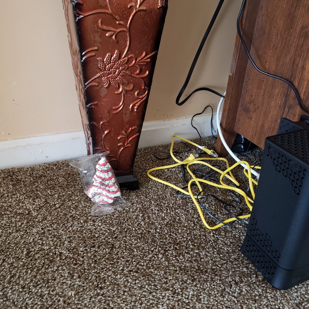 MichaelCoxPaint's tweet photo. Just put my Christmas tree up.  You all can put some crypto under it if you want. @Dominic_LTC @StrokenPlatform @JasonMack99 @REALvegasbackup https://t.co/4hfTen06Zk