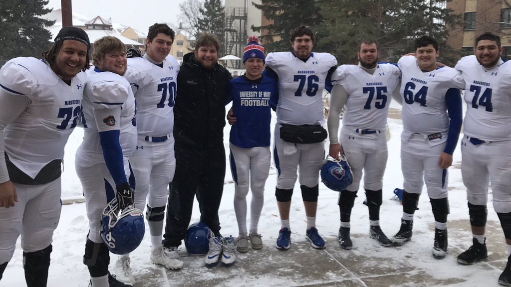 linemanissues's tweet photo. Always easier for the big guys to stay warm https://t.co/ZBNaDUPpqs