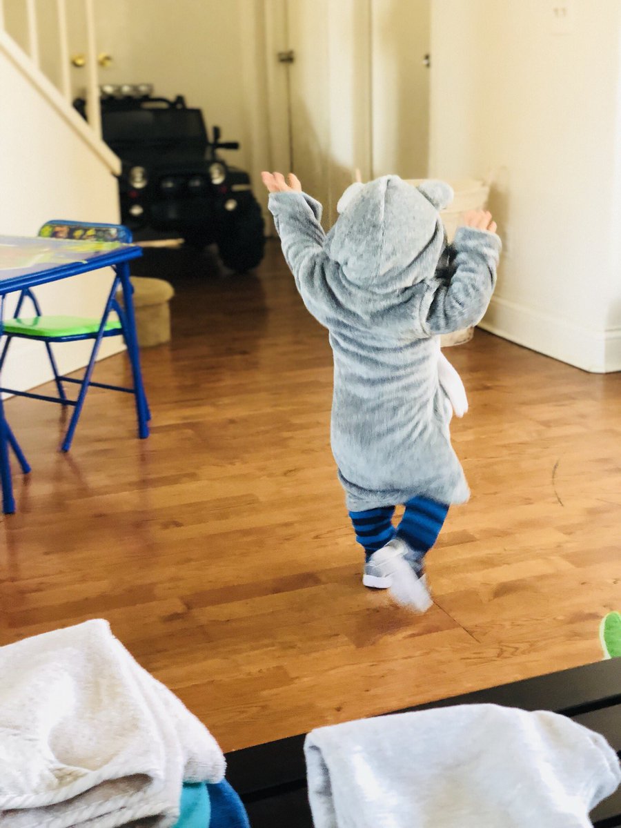 JayyBeeGee_'s tweet photo. Bought My Son A Robe @ Target, Safe To Say He Loves It. Lmfao #BabyHefner #HypeMan https://t.co/bk7g87Ej7t