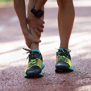 FitnessHacks101's tweet photo. This is how to get rid of shin splints for good https://t.co/JwQZyx7IEA https://t.co/2Z9b8XCDKP