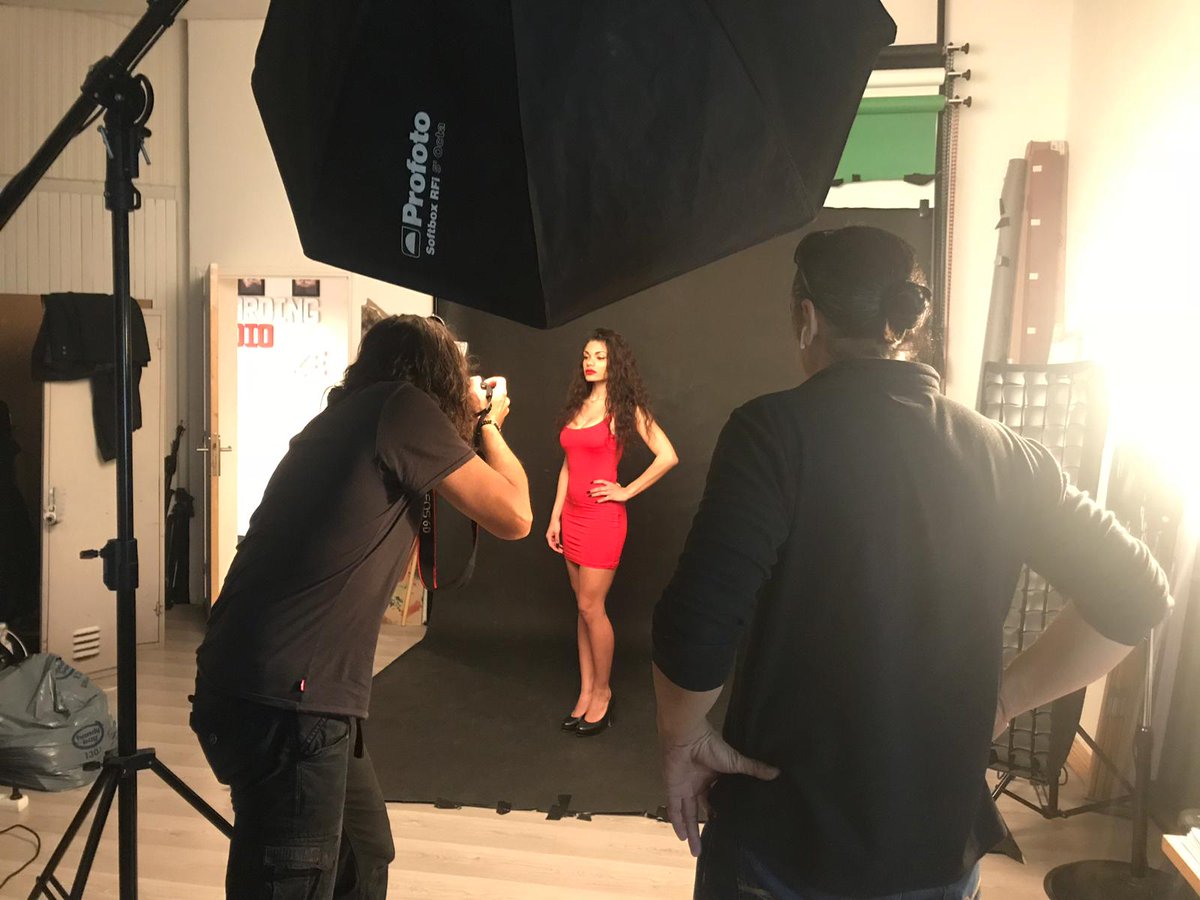 RecMarseille's tweet photo. Workshop photos au studio sous l'oeil avisé d'Olivier Martino
#shootingphoto #recordingstudio #studiolife #sundaymood #photooftheday https://t.co/duow9QqvAw