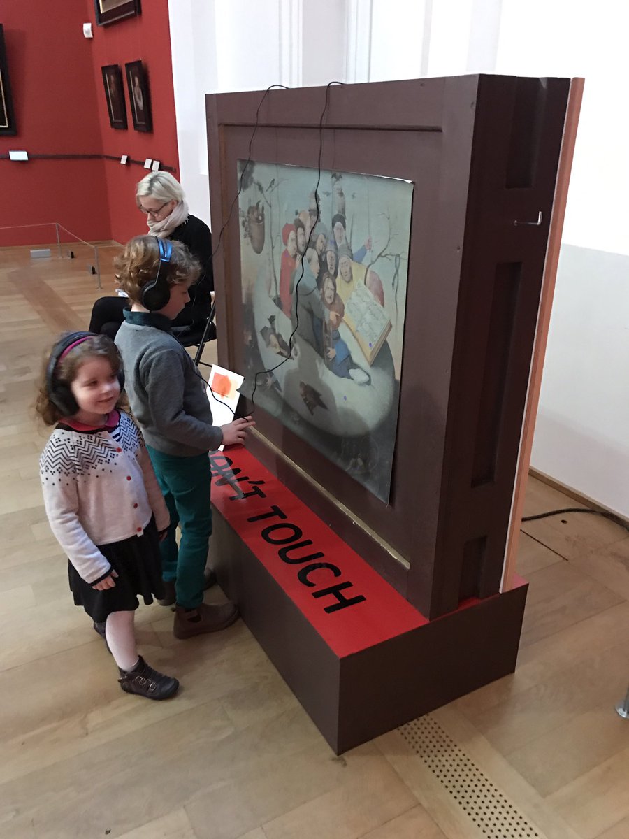 PerrineSM1's tweet photo. Les petits loups qui testent le prototype de papa ❤ #Museomix #Museomix18 #museomixnord  @MuseomixNord  @museomix @AliveMsx18 https://t.co/lEbgGGAWO3