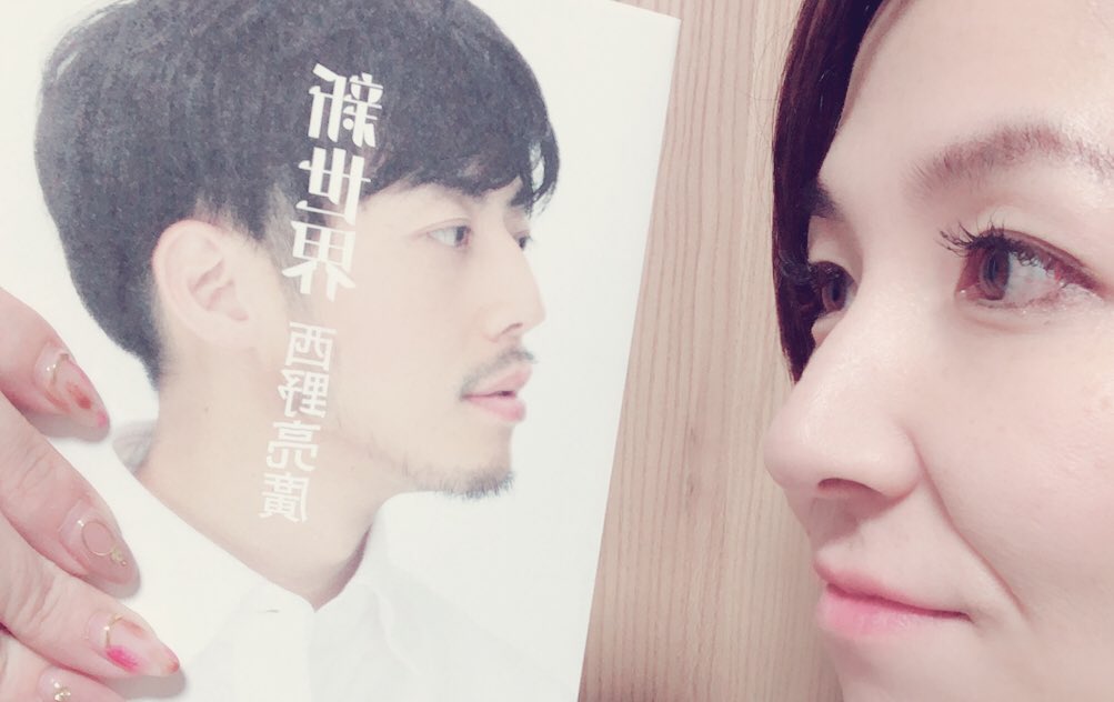 Dokin على تويتر 時間みつけてキングコング西野さん Nishinoakihiro の 新世界 読みつつ 毎週キングコング で笑いつつ なんやらかんやら毎日西野さんの顔見ているようで もしかして友達なんじゃね と錯覚している私です 笑 目合ってる気がしてる 笑 キングコング