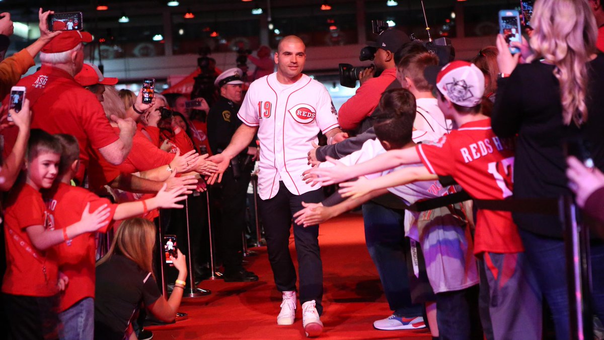 Reds's tweet photo. 🚨 SUNDAY GIVEAWAY 🚨

RETWEET to enter to win FOUR tickets to #Redsfest! Must enter before 11 a.m. ET Monday, Nov. 19. Rules: https://t.co/X5PzCkV8cF https://t.co/gQeqX8ZAd9