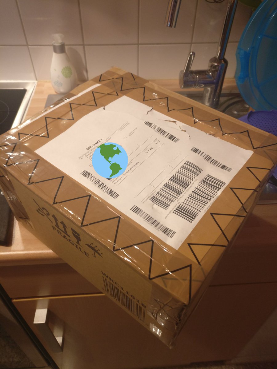 NautBio's tweet image. Zustand der Digitalisierung in Deutschland: @GameStopDACH verschickt ein 20*30*40 Paket mit einer leeren DVD-Hülle in der der Code für den digitalen Download ist. Digitalisierung, Fuck yeah. 🤦‍♂️