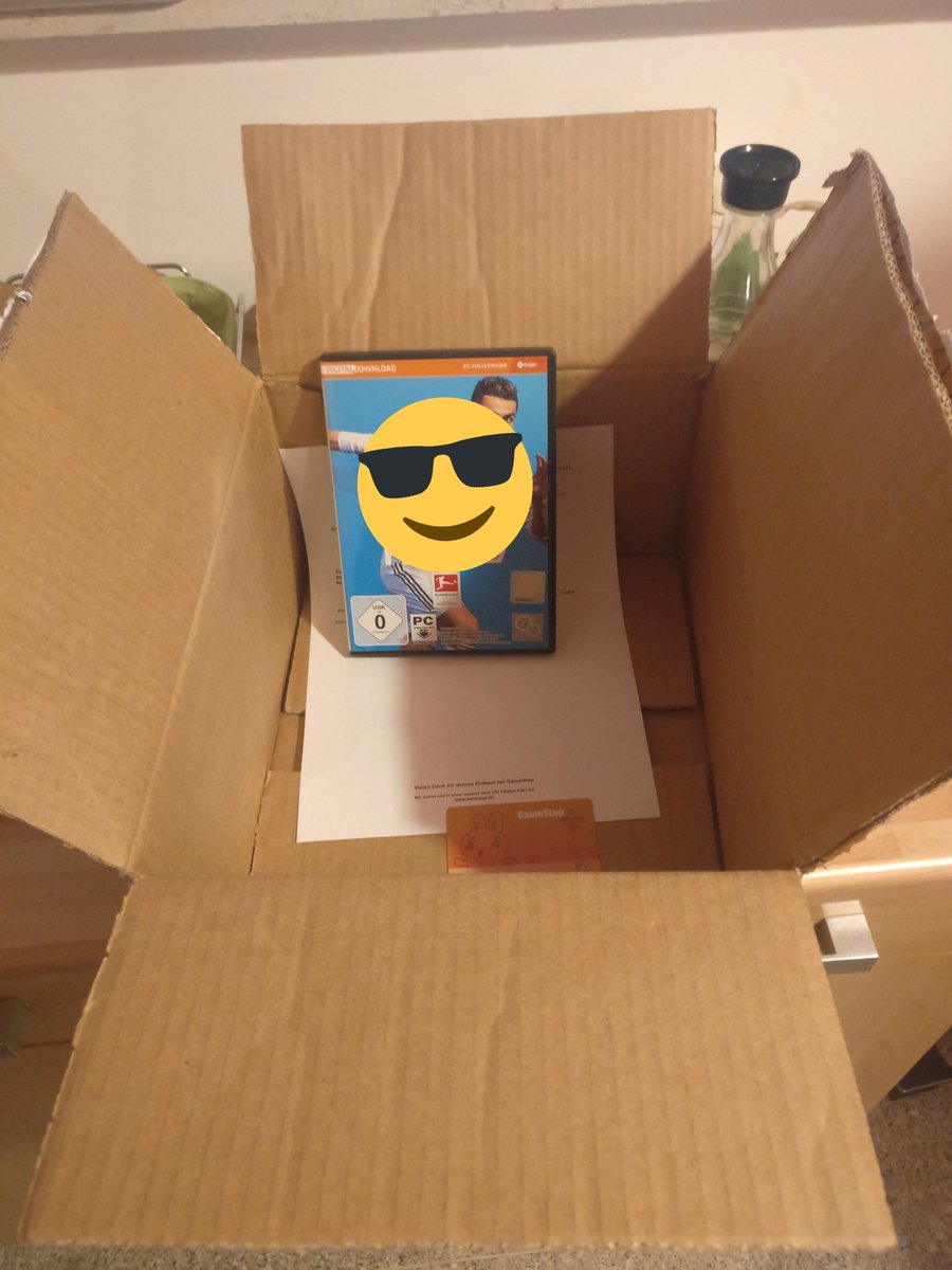 NautBio's tweet image. Zustand der Digitalisierung in Deutschland: @GameStopDACH verschickt ein 20*30*40 Paket mit einer leeren DVD-Hülle in der der Code für den digitalen Download ist. Digitalisierung, Fuck yeah. 🤦‍♂️