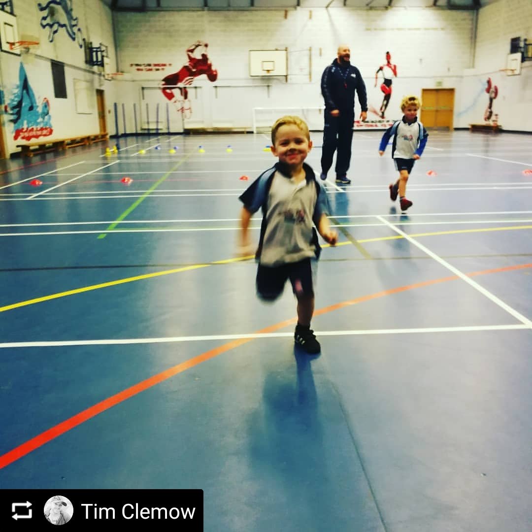 Great to see the Truro tots playing with a 😀 on their face this morning 🏃‍♂️🏉
#Rugbytots #RTmorefun
#RugbyFamily #RugbyKids #RugbyPicture #RugbyLife