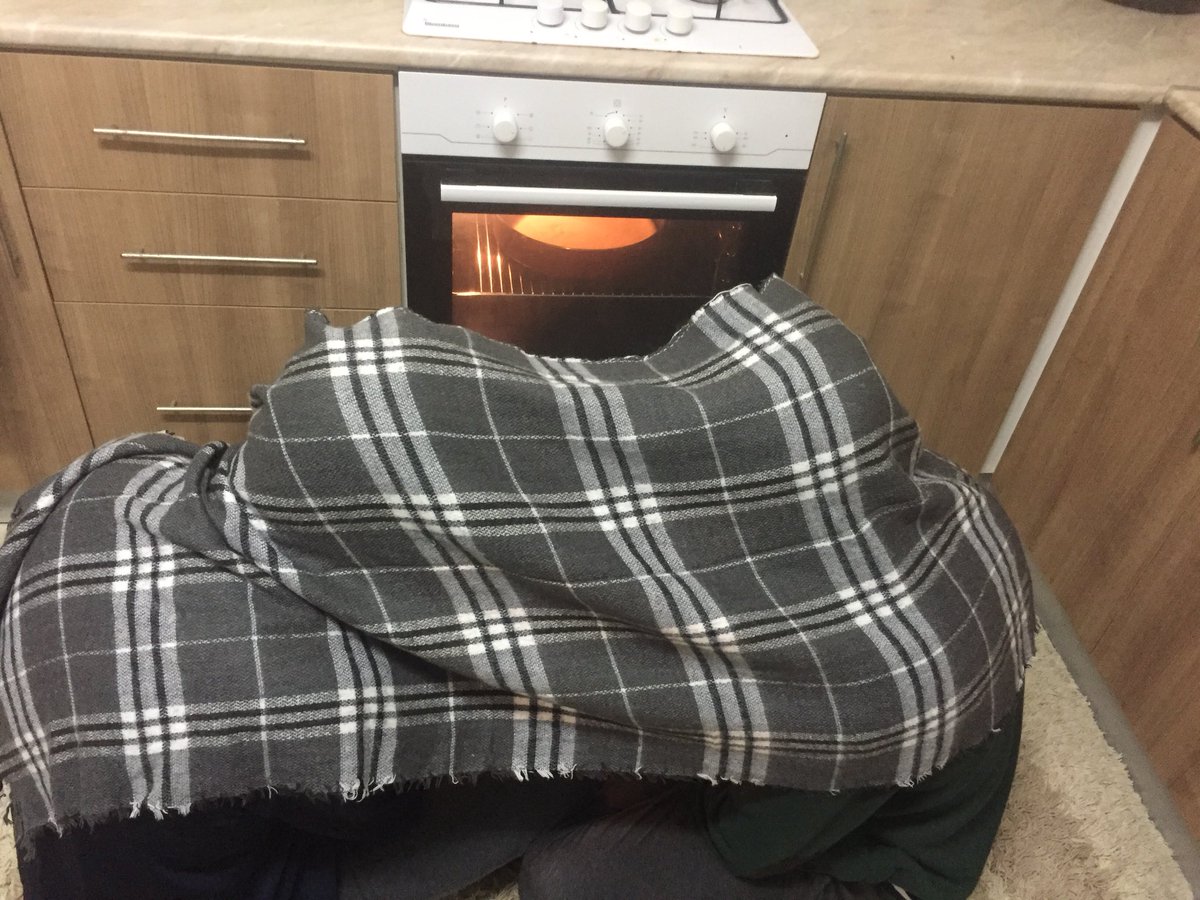Öğrenci evinde pasta gören masum köylüler 😄 <a href="/sametzydn/">Samet Özaydın</a> <a href="/acarsrkan/">Serkan Acar</a>