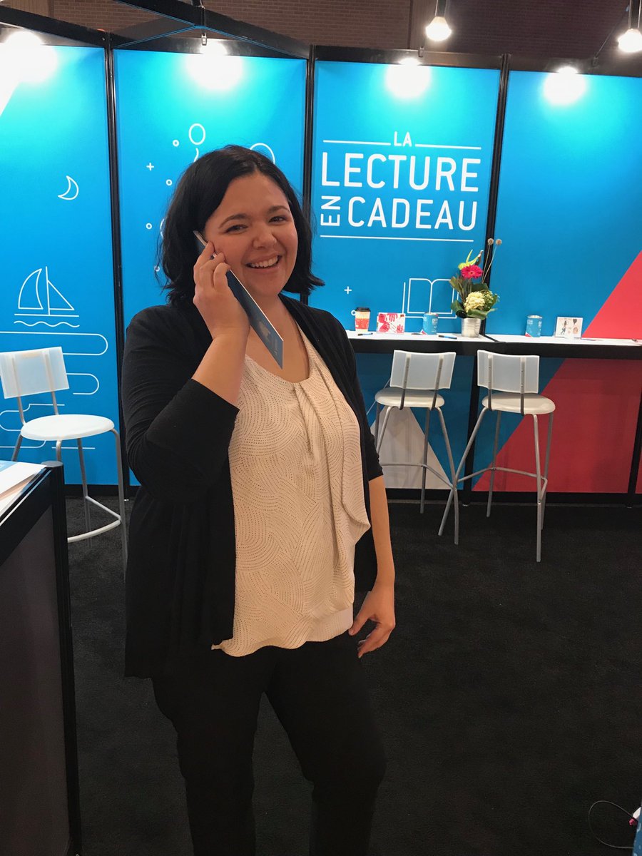cvarin57's tweet photo. Après avoir donné son livre 📚 Amélie Marcotte-Losier, une ex-employée des communications de la @FondationAlpha est venue écouter les signets parlants de la campagne. Comme elle mentionne, la campagne est géniale : un second souffle est donné à la #Lectureencadeau. Bravo! https://t.co/0lXo3V0mwx