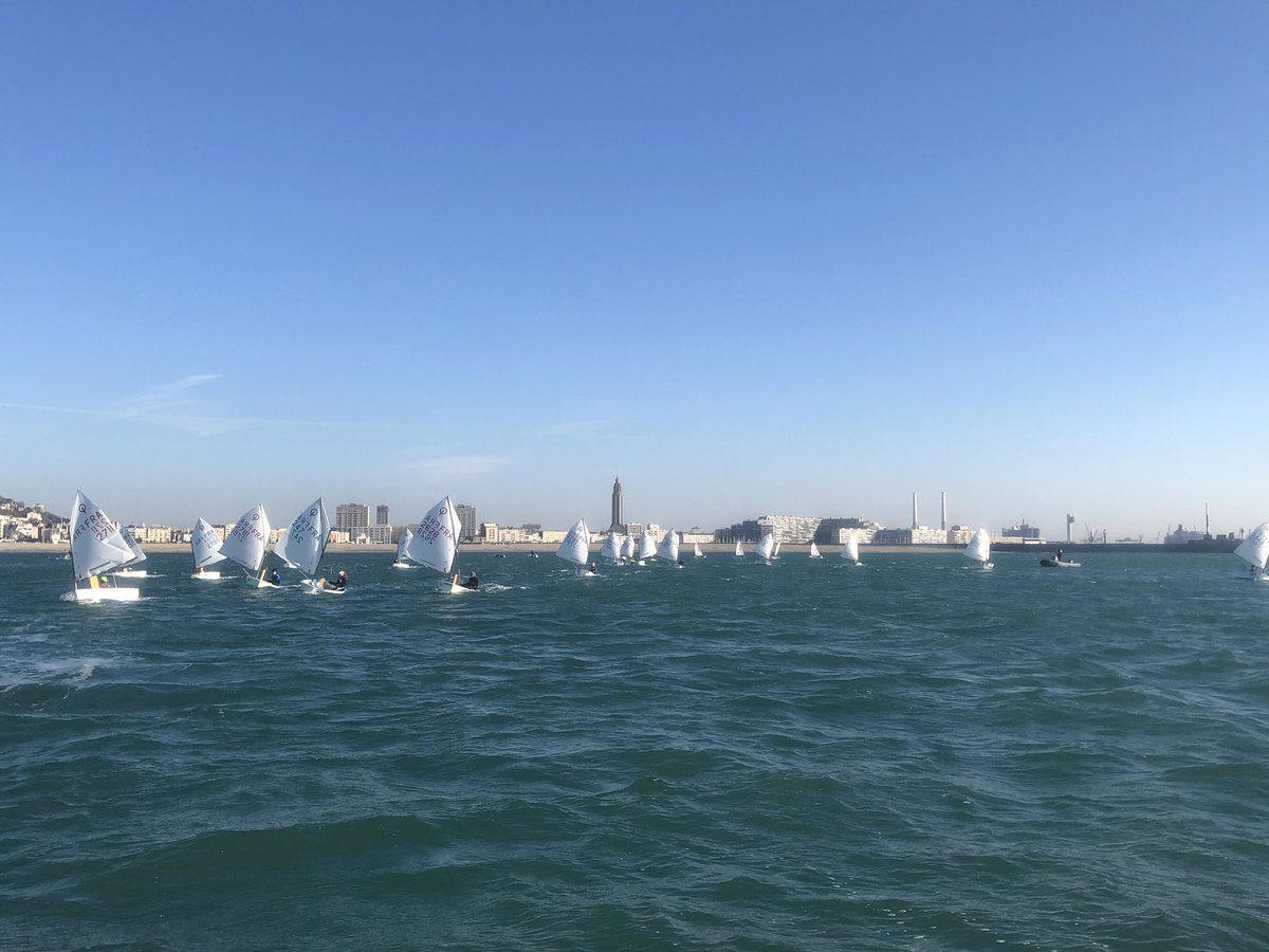TeamOptiIDF's tweet photo. WE d’entraînement au Havre, avec un temps un peu frais mais grand ☀️ Le vent était RDV pour travailler les objectifs de performances ! #Training #optimist  
#sailing https://t.co/B6jExATCHo