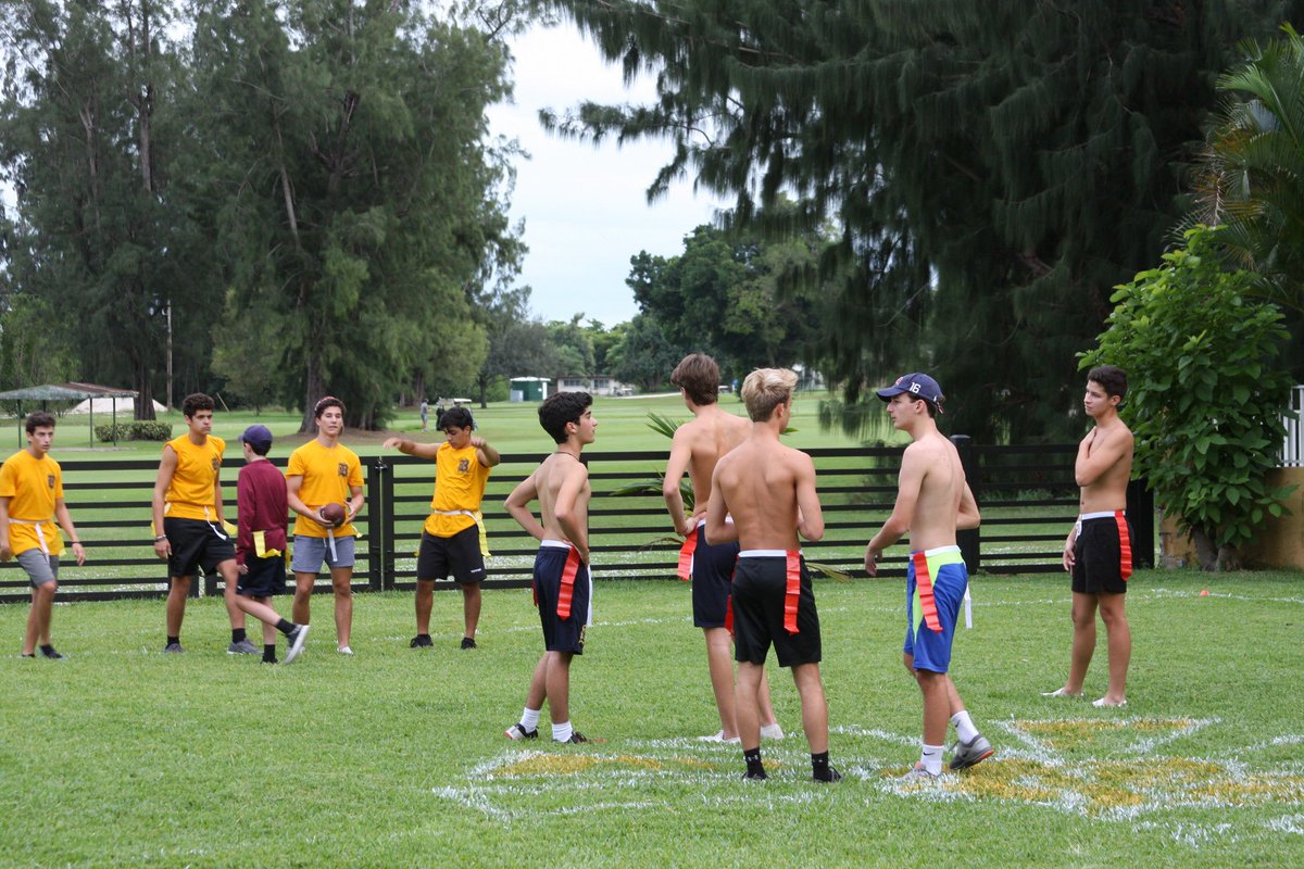 RowBelen's tweet image. Belen Jesuit Crew Varsity had a "BrosGiving” Thanksgiving celebration with football 🏈, an annual tradition. Thanks to everyone who brought food 🦃 🍰 and to the Casariego family for hosting. Happy Thanksgiving wishes to everyone. #RowBelen!