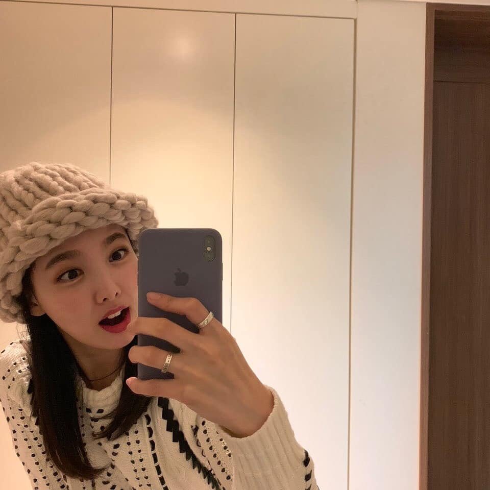 archivenayeon's tweet photo. i love seeing her happy like this 💖💖 https://t.co/dLZBmplfVP