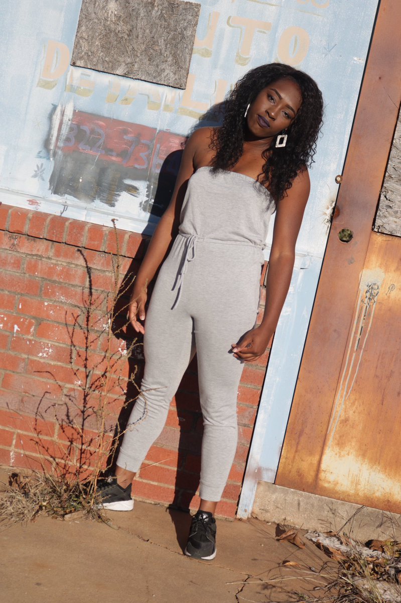 ofunmi_a's tweet photo. Photographers are expensive so I took my own 💁🏿‍♀️ https://t.co/Ce539xKbKr