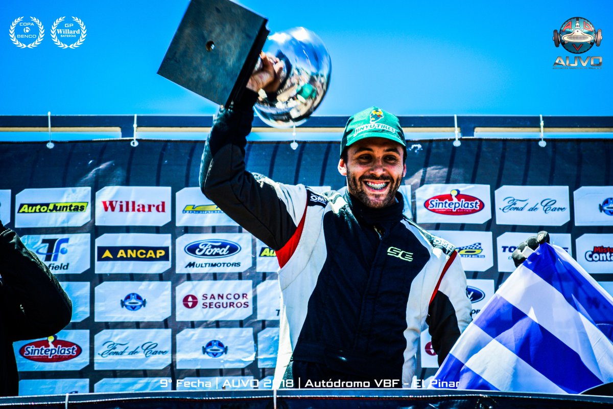 AUVO2's tweet photo. Gran Final del Turismo SAC! Félix De La Carrera obtiene la victoria 🏁🚩🍾💪
 https://t.co/TnXR0TZ7TM
 #auvo #auvotv #race #drivers #winners #flag #turismosac #GP #Willard #Cup #Benco https://t.co/n8UjDf81nG